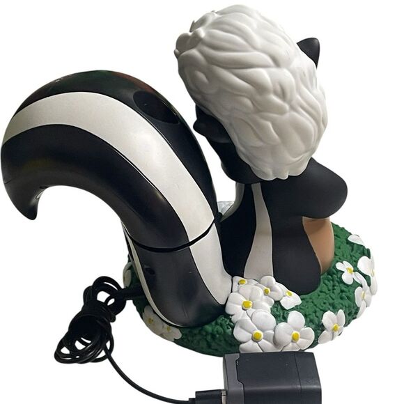Disney Parks Skunk Petunia Flower Diffuser Bambi TESTED/ WORKING - Picture 7 of 15